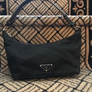 Authentic Parada pouchet